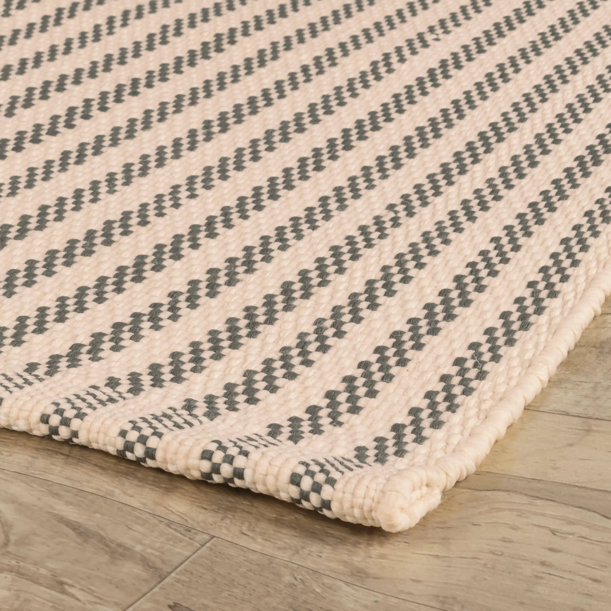 Pinstripe Grey/Ivory Handwoven Indoor/Outdoor Rug