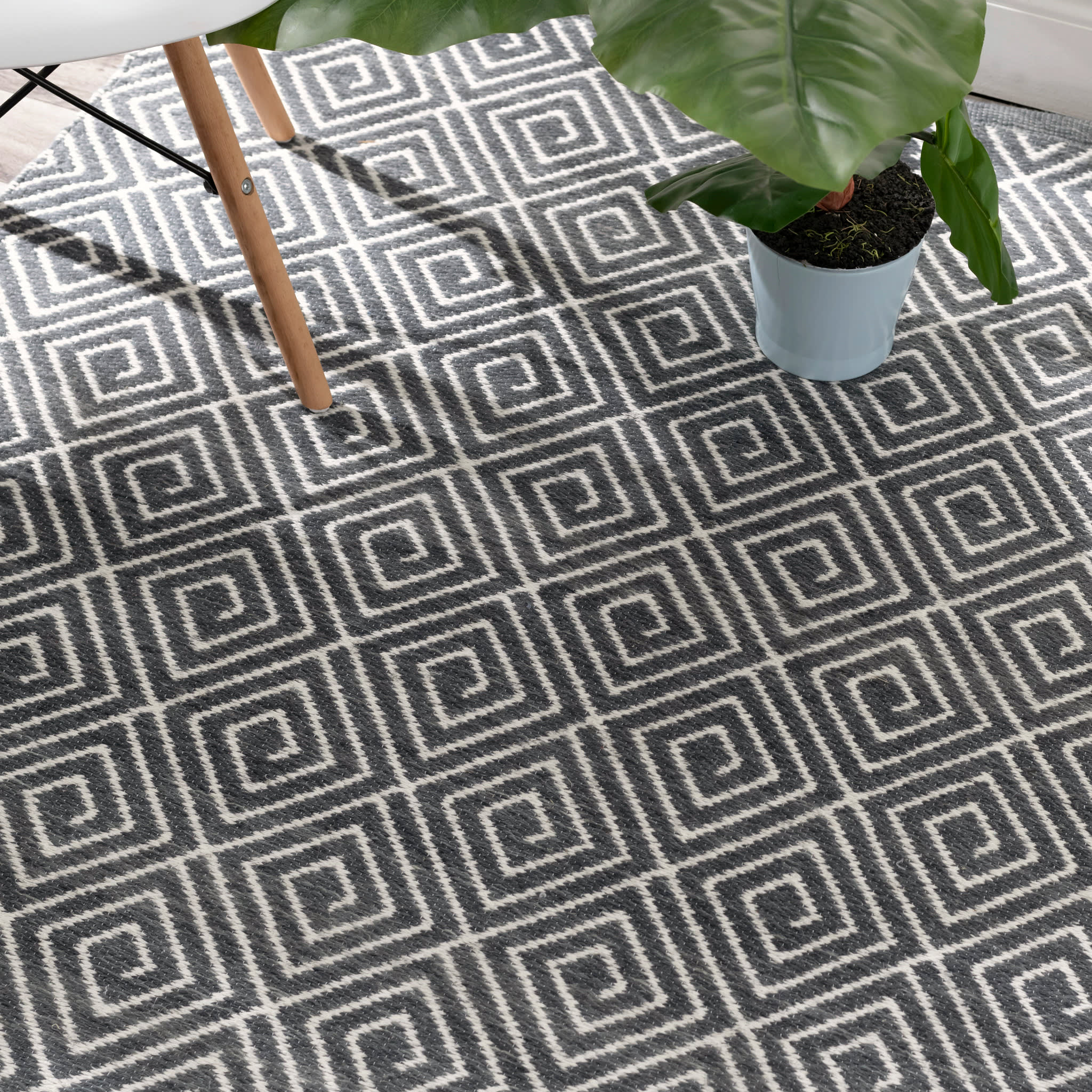 Geo Diamond Grey/Ivory Handwoven Wool Rug