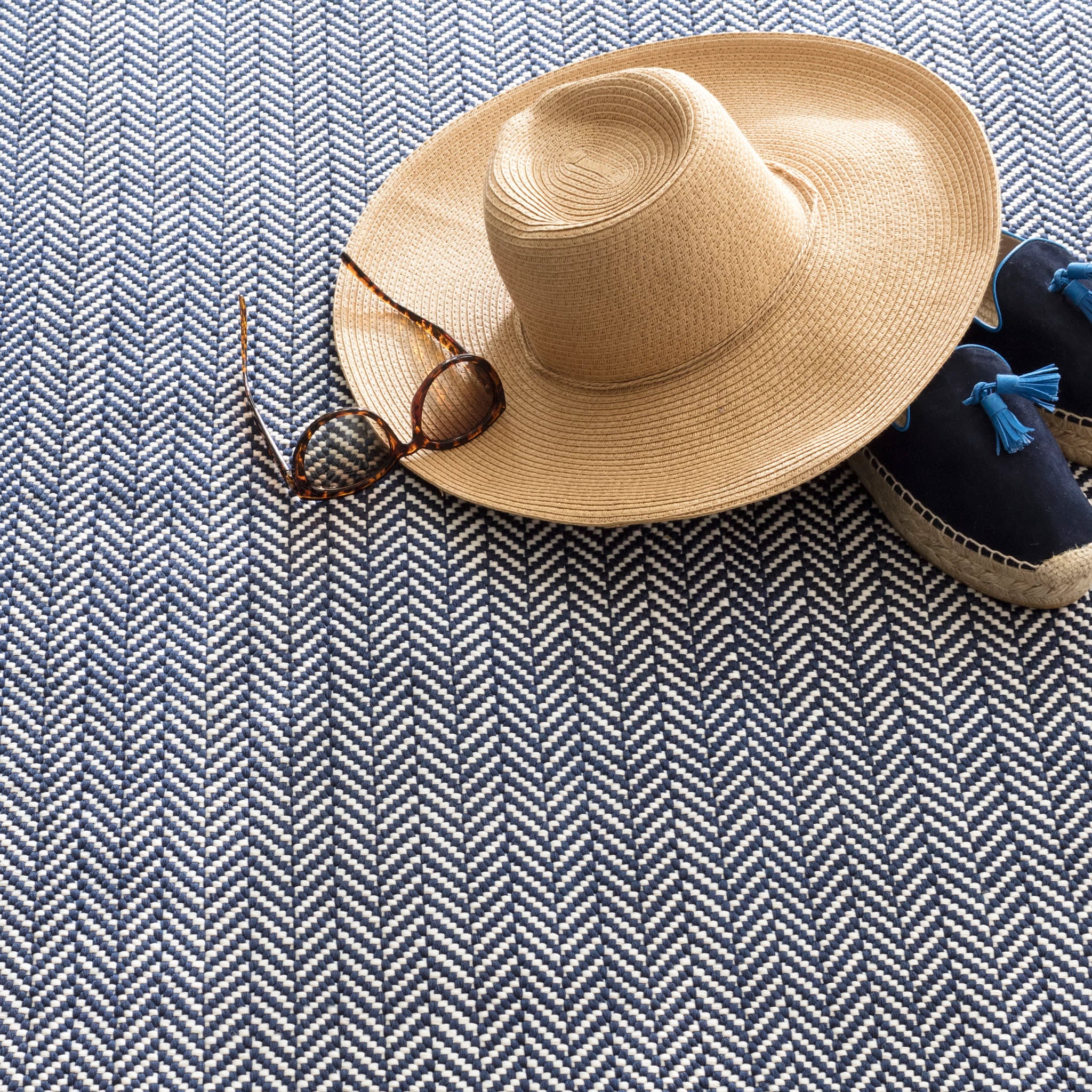 Herringbone Navy/Ivory Handwoven Indoor/Outdoor Rug