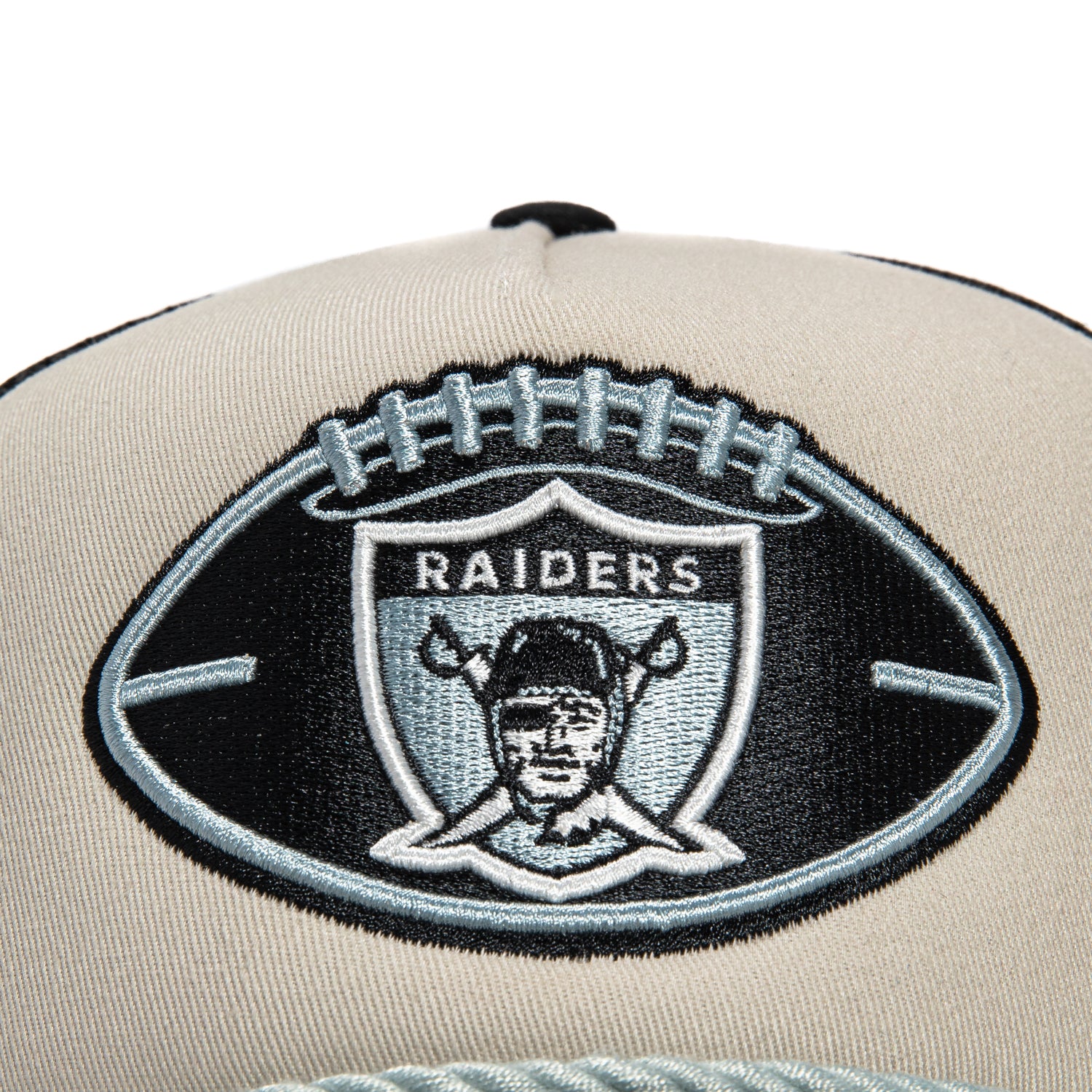 New Era 9Forty A-Frame 2024 Sideline Las Vegas Raiders Trucker Snapback Hat - White, Black