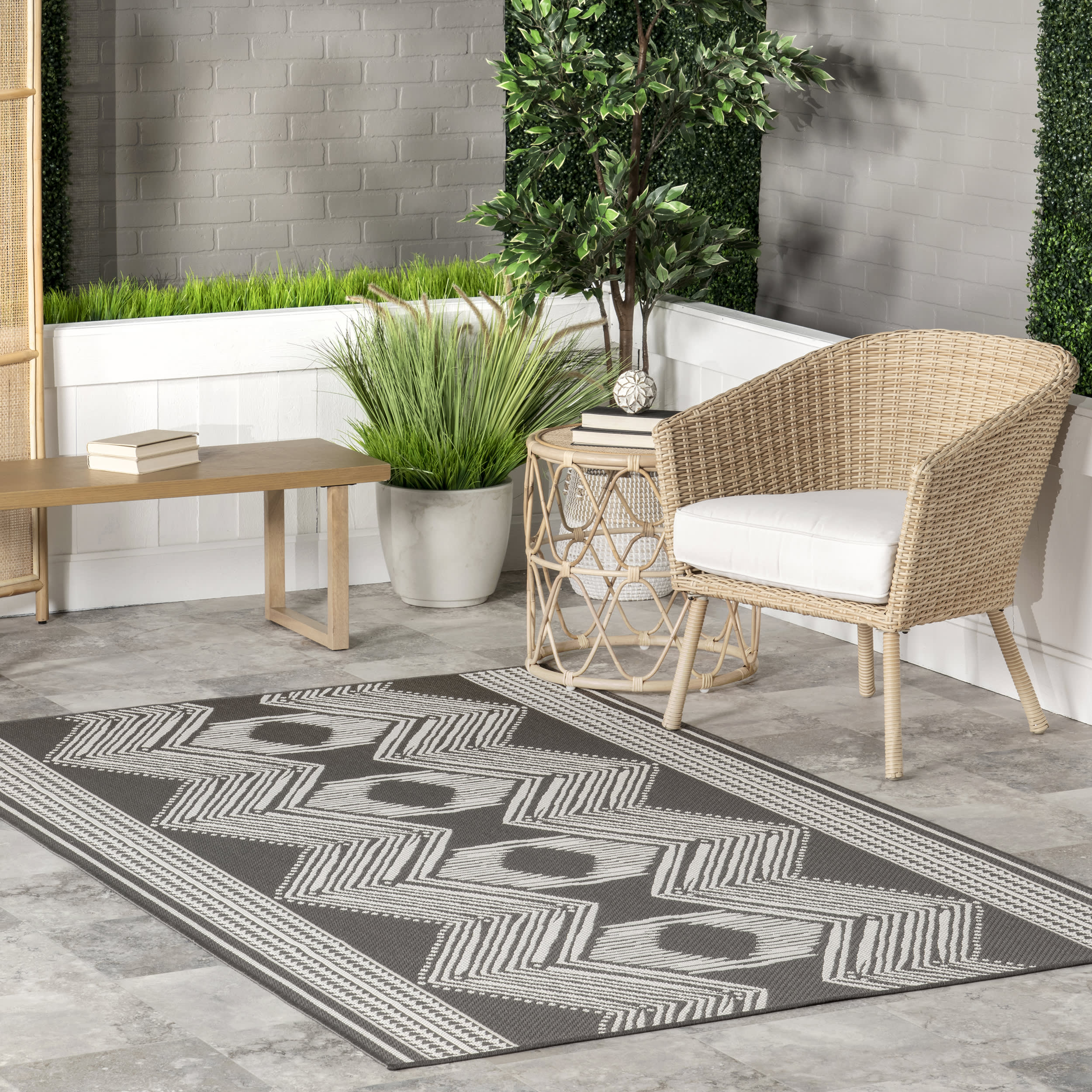 Iris Totem Indoor/Outdoor Flatweave Rug | Slate