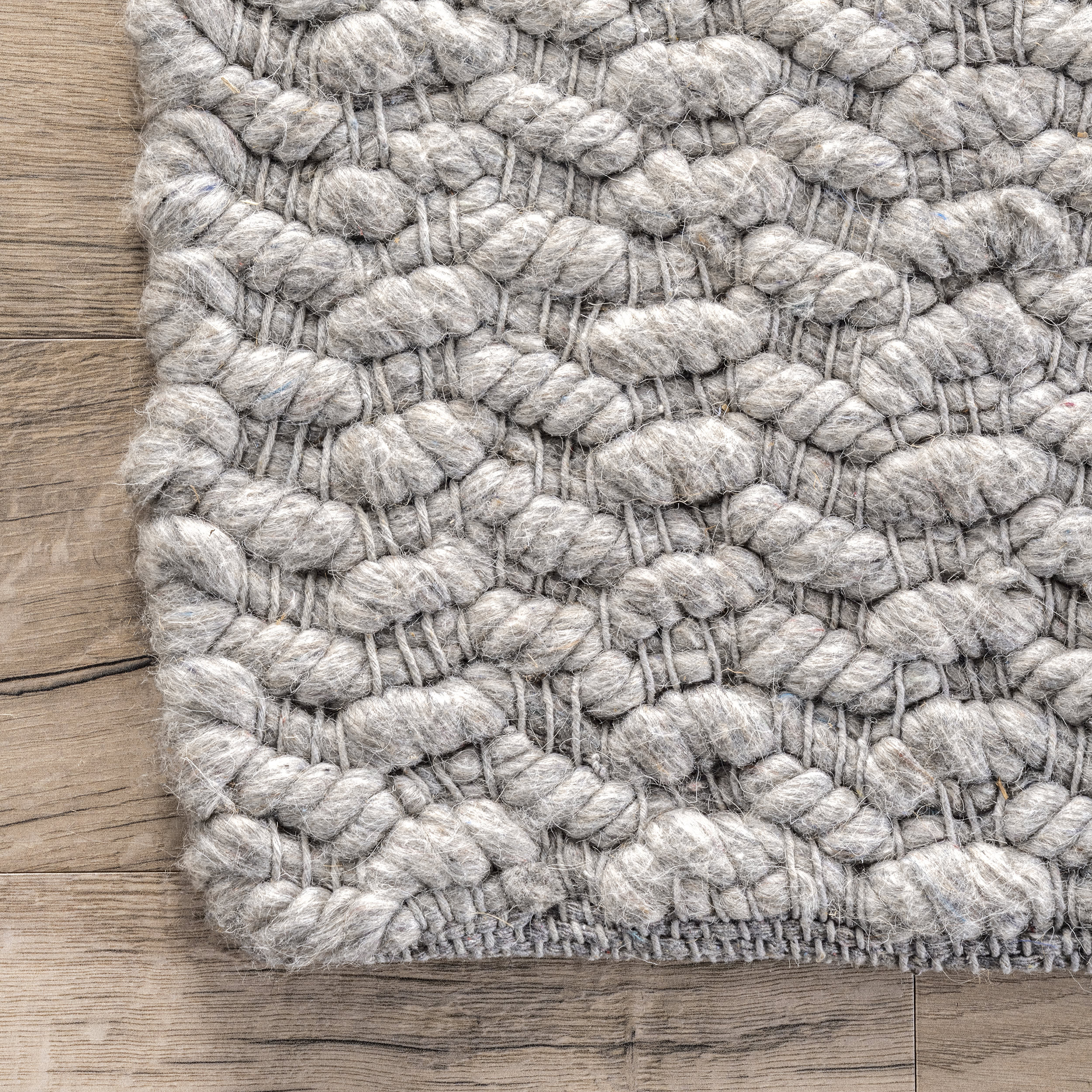 Sutton Solid Chevron Rug | Grey