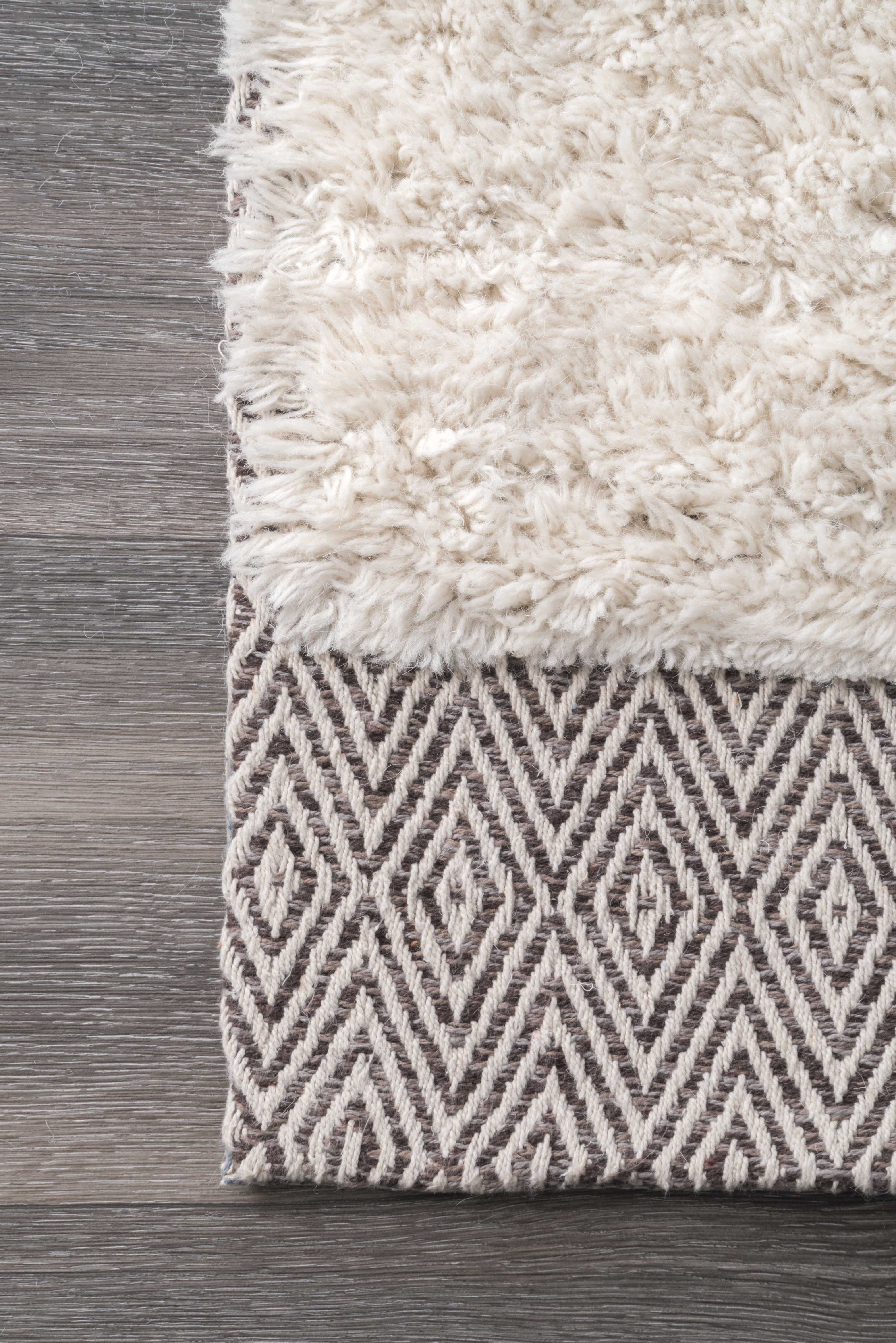 Kaden Textured Diamond Rug | Ivory