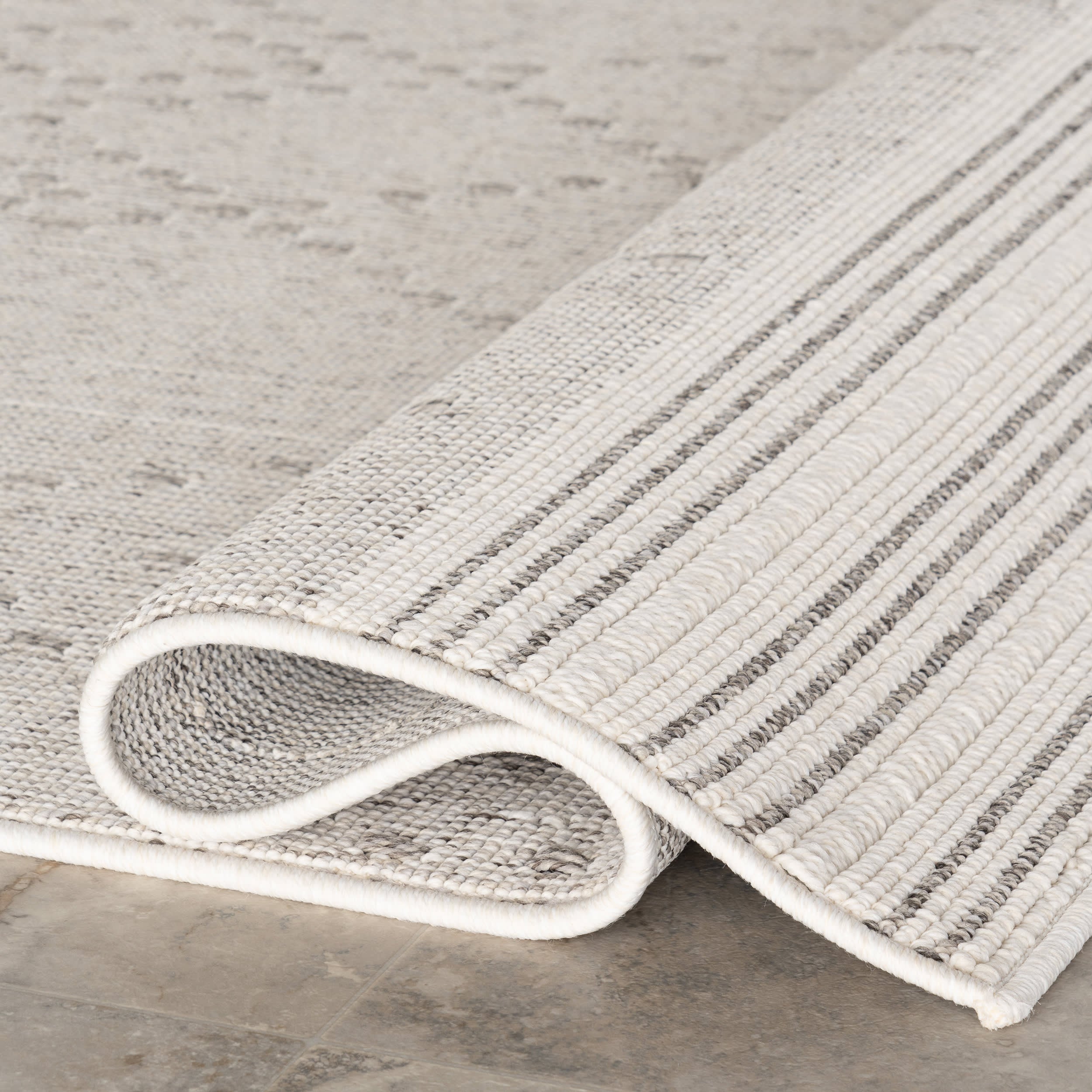 Ellianna Striped Trellis Indoor/Outdoor Rug | Light Grey