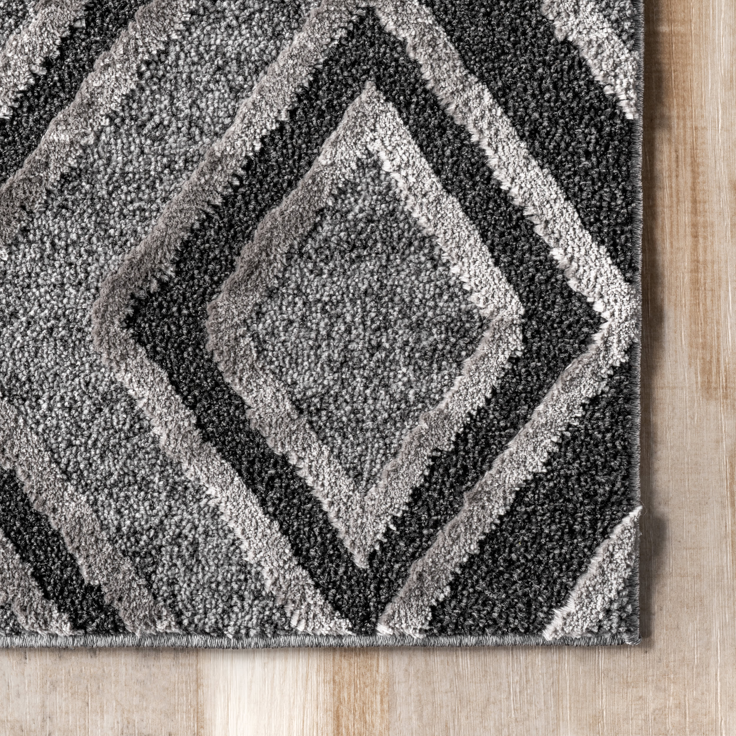 Bold Diamond Lattice Rug | Grey