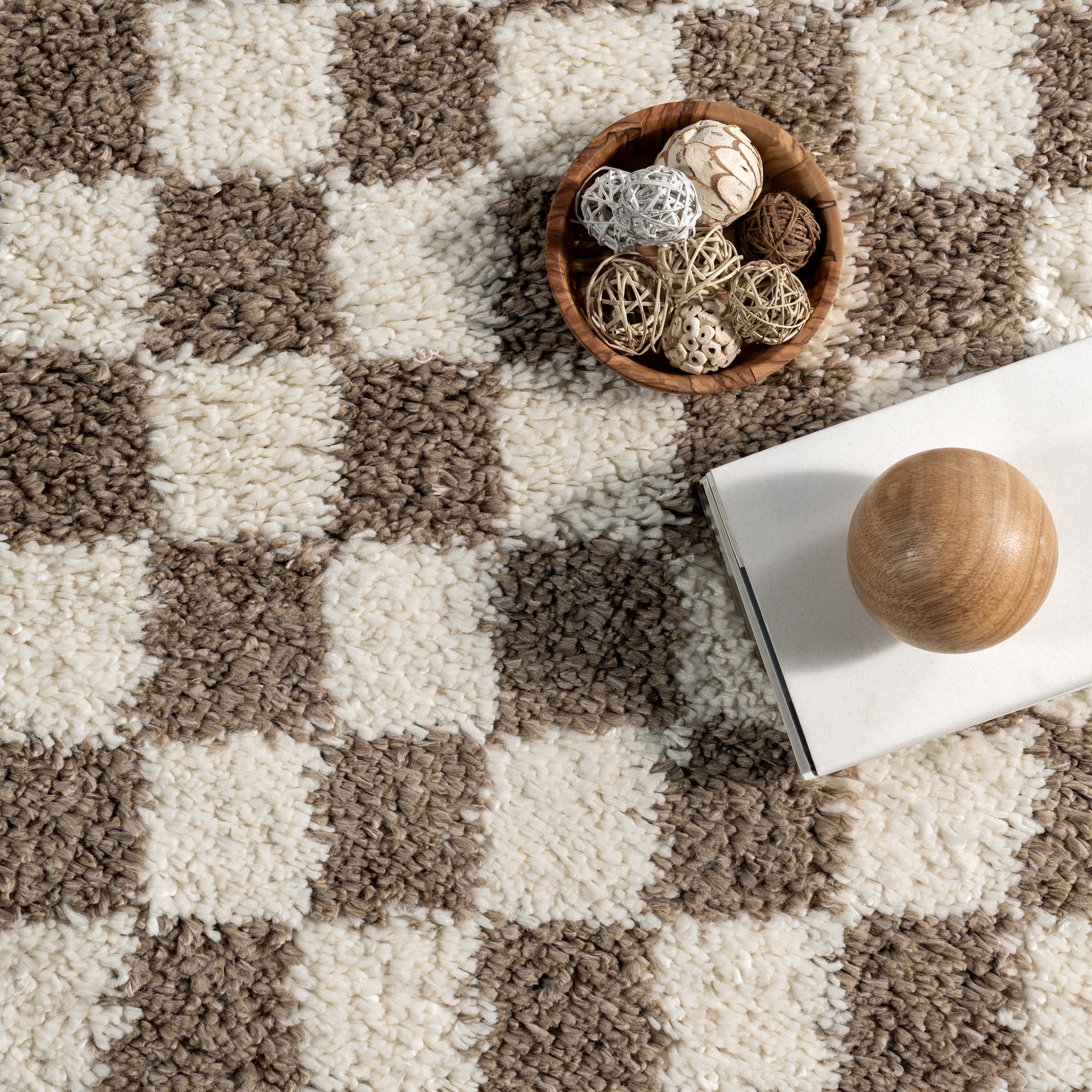 Bettie Retro Checkered Shag Rug | Beige