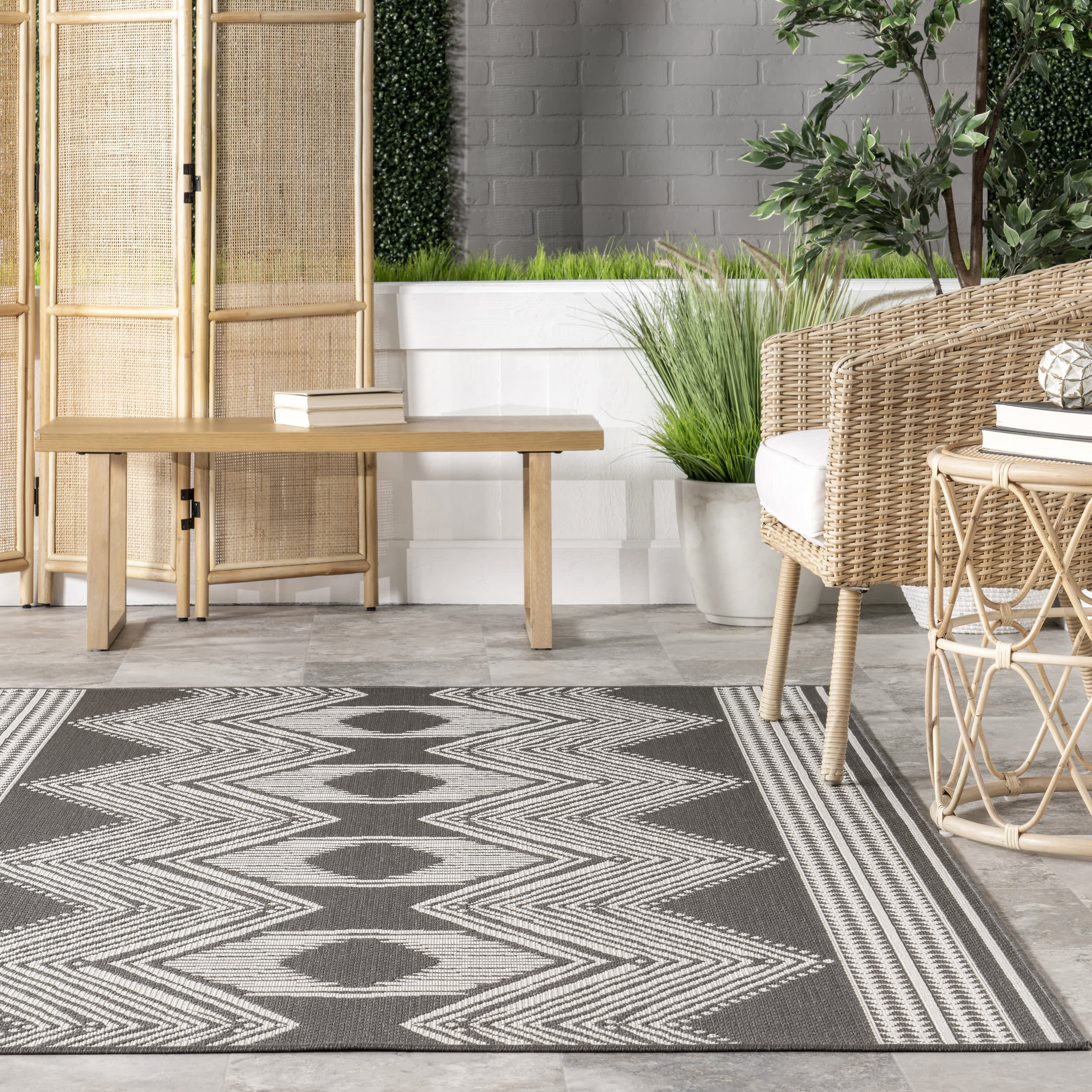 Iris Totem Indoor/Outdoor Flatweave Rug | Slate