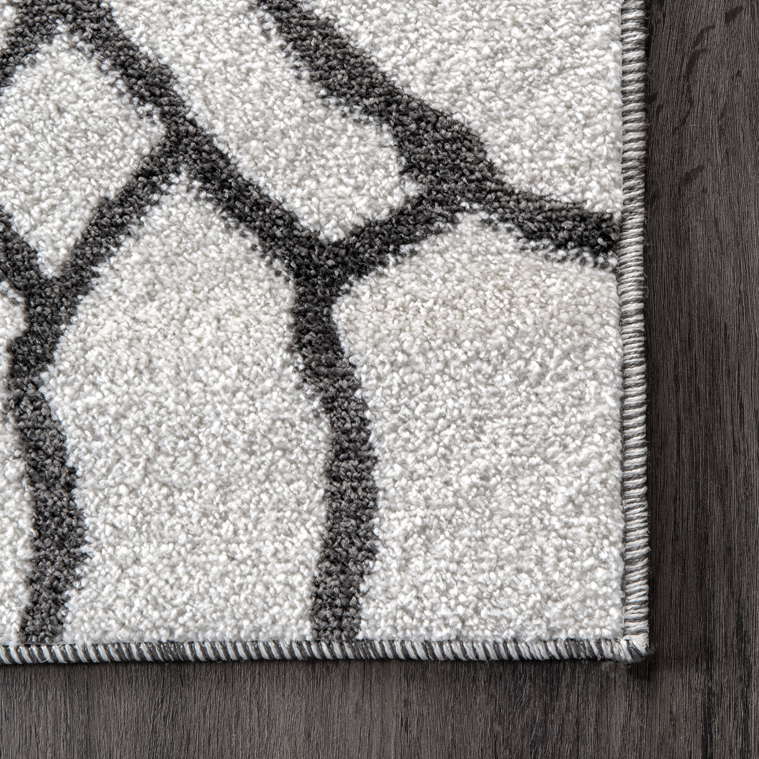 Wavy Diamond Lattice Rug | Grey